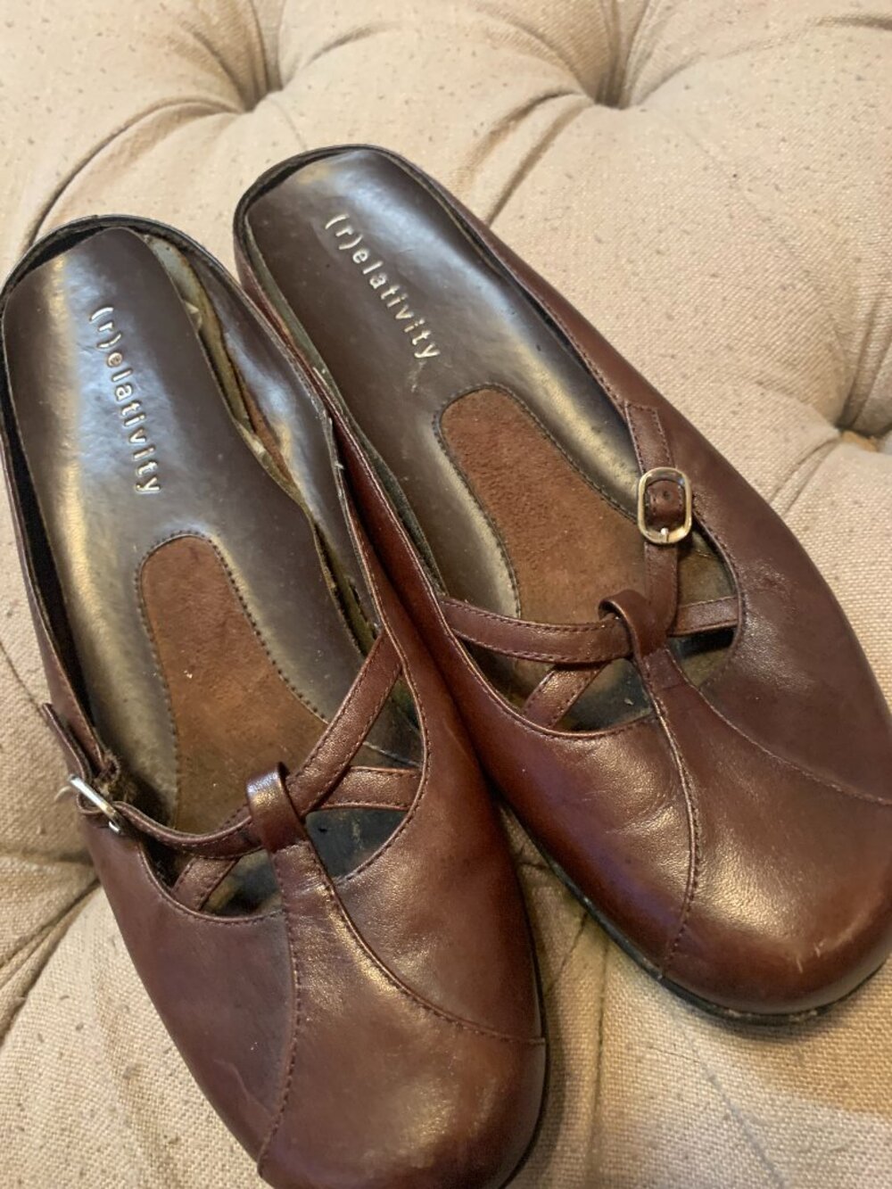 Women's Relativity Size 7 Brown Slip On Shoes.